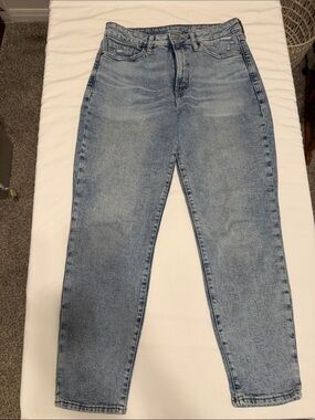 Old Navy Women’s Light Wash Slim-Straight Jeans